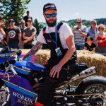 Une XSR700 hommage aux Gauloises FZR750