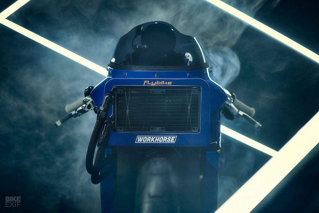 Une XSR700 hommage aux Gauloises FZR750