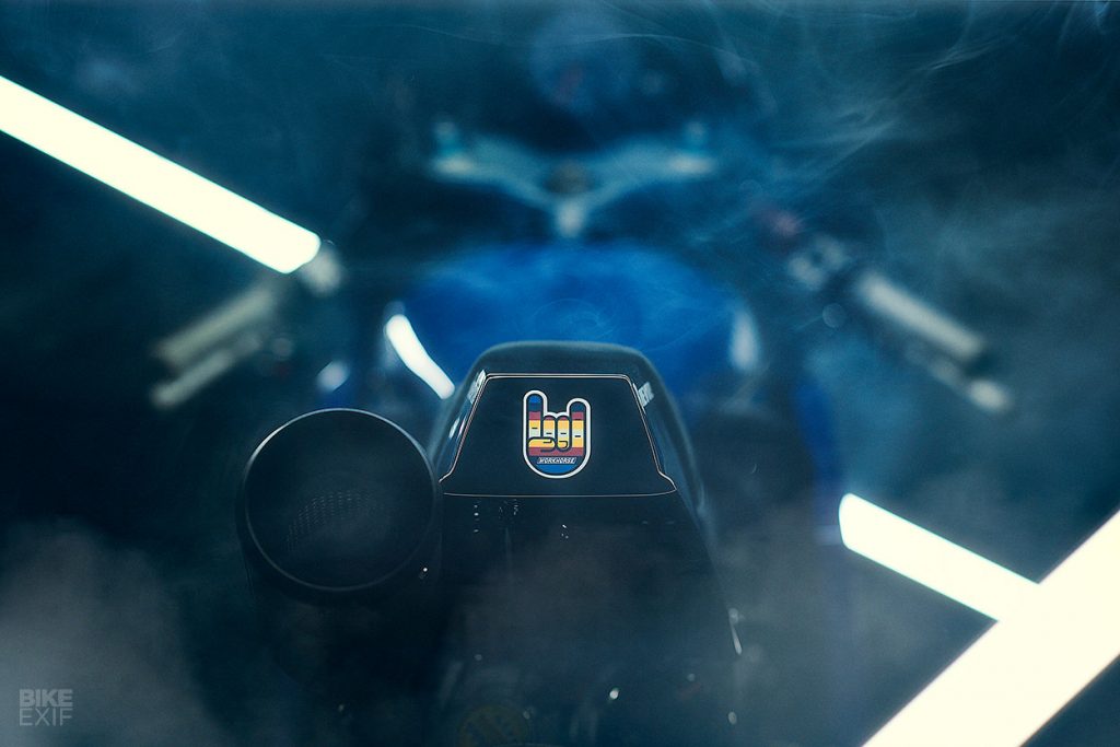 Une XSR700 hommage aux Gauloises FZR750