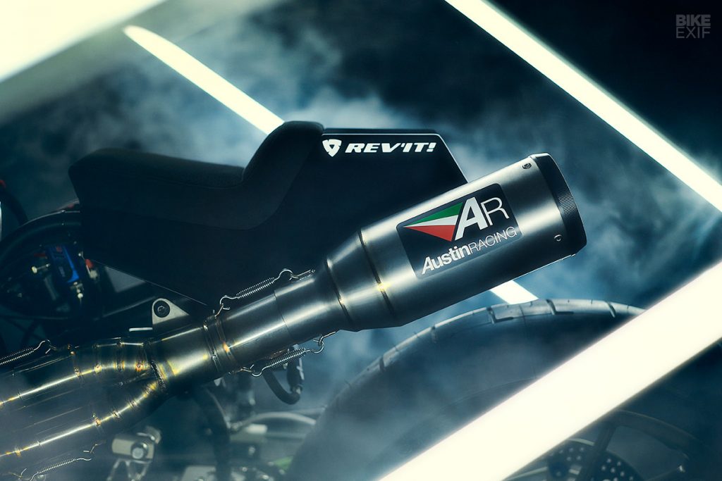 Une XSR700 hommage aux Gauloises FZR750
