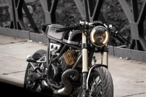 Dérivé de la course: Yamaha RD350 Cafe Racer par MotoExotica