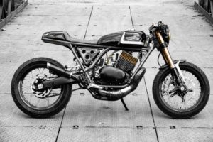 Dérivé de la course: Yamaha RD350 Cafe Racer par MotoExotica