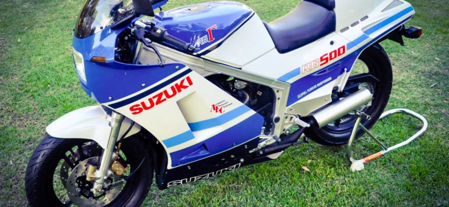 la Suzuki RG500 de collection ultime sauvée du concasseur