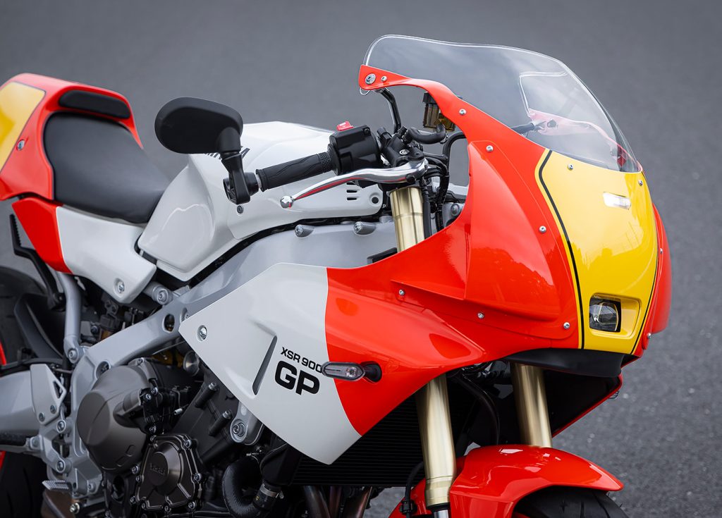 découvrez la yamaha xsr900 gp, une moto sportive au design rétro irrésistible alliant performance moderne et style vintage unique.