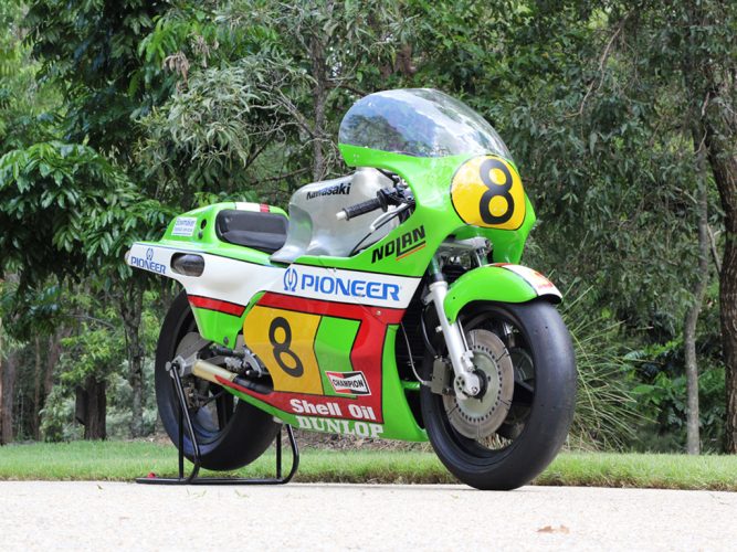 Kawasaki KR500 et l’homme qui l’a dompté, une légende mécanique