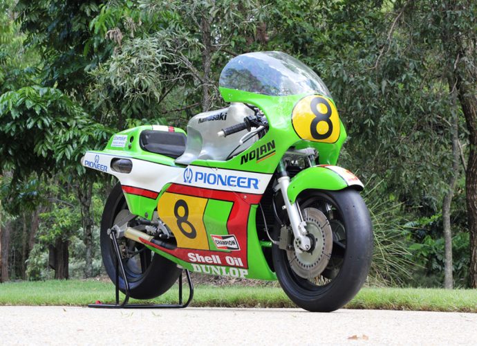 Kawasaki KR500 et l’homme qui l’a dompté, une légende mécanique